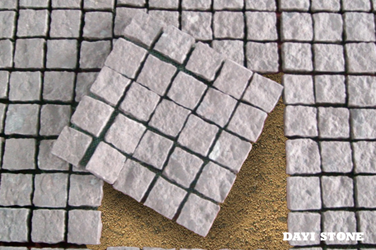 Cubes PT-Red Granite Top and 4 sides naturl split bottom sawn 50x50x3cm - Dayi Stone